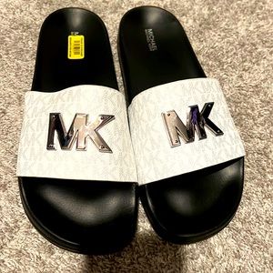 New MK sandals size 11